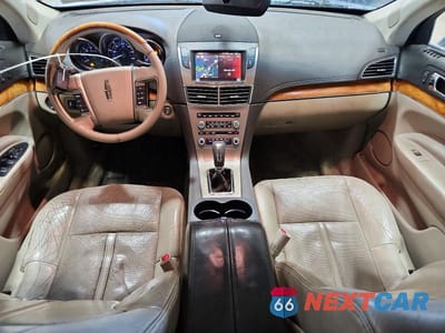 Zdjęcie 8 z 12 samochodu: 2012 LINCOLN MKT VIN:2LMHJ5AT2CBL52358 - miniatura