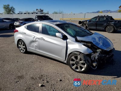 Czwarte zdjęcie samochodu z boku: 2013 HYUNDAI ELANTRA LIMITED VIN:5NPDH4AE6DH273156 - miniatura