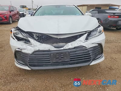 Piąte zdjęcie samochodu w środku: 2021 TOYOTA CAMRY HYBRID XLE VIN:4T1F31AK6MU560767 - miniatura