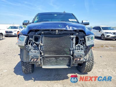 Piąte zdjęcie samochodu w środku: 2017 RAM 2500 LARAMIE VIN:3C6UR5FL6HG750197 - miniatura