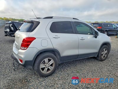 Trzecie zdjęcie samochodu z tyłu: 2022 CHEVROLET TRAX 1LT VIN:KL7CJPSM0NB566056 - miniatura