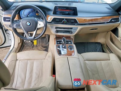 Zdjęcie 8 z 12 samochodu: 2017 BMW 740 I VIN:WBA7E2C39HG740616 - miniatura