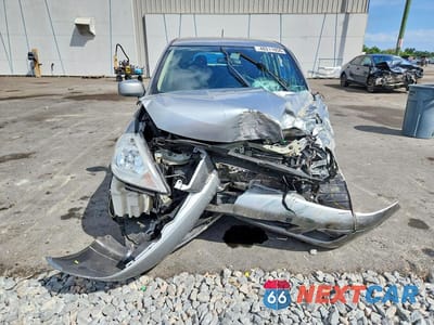 Piąte zdjęcie samochodu w środku: 2011 NISSAN VERSA 1.8 S VIN:3N1BC1CPXBL495525 - miniatura