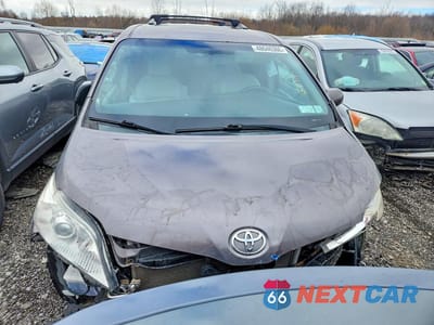 Piąte zdjęcie samochodu w środku: 2015 TOYOTA SIENNA LE 8-PASSENGER VIN:5TDKK3DC2FS687917 - miniatura