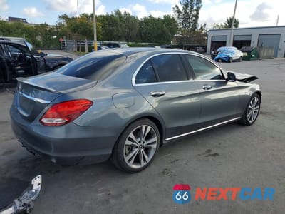 Trzecie zdjęcie samochodu z tyłu: 2018 MERCEDES-BENZ C 300 VIN:55SWF4JB0JU241803 - miniatura