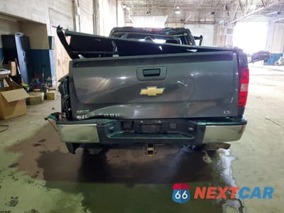 Zdjęcie 6 z 12 samochodu: 2010 CHEVROLET SILVERADO K1500 LS VIN:1GCSKREA9AZ128873 - miniatura