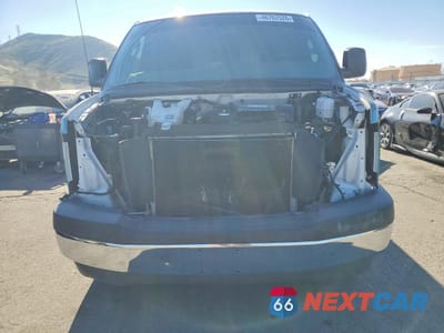 Piąte zdjęcie samochodu w środku: 2018 GMC SAVANA G2500 VIN:1GTW7AFG4J1214873 - miniatura