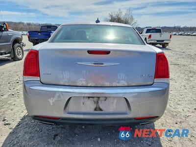 Zdjęcie 6 z 12 samochodu: 2016 CHRYSLER 300C VIN:2C3CCAKG9GH106428 - miniatura