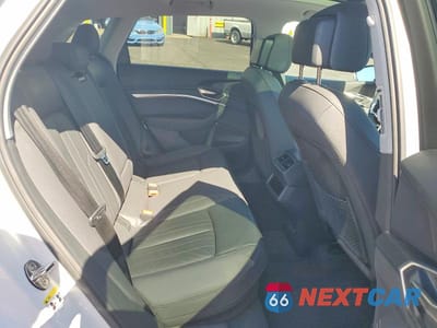 Zdjęcie 10 z 12 samochodu: 2022 AUDI E-TRON PREMIUM VIN:WA1AAAGE2NB043236 - miniatura