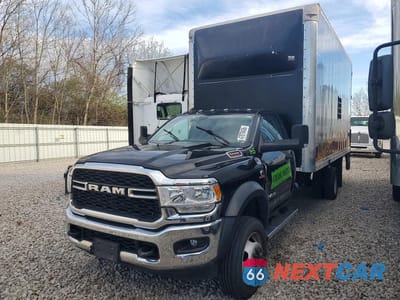 2019 RAM 5500 BOX TRUCK 3C7WRNDL1KG695477 - główne zdjęcie licytacji z USA - miniatura