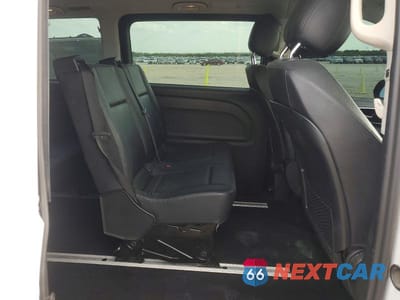 Zdjęcie 11 z 13 samochodu: 2016 MERCEDES BENZ METRIS VIN:WD4PG2EE4G3095963 - miniatura
