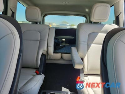 Zdjęcie 10 z 14 samochodu: 2025 LINCOLN AVIATOR VIN:5LM5J6XC6SGL16589 - miniatura