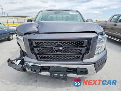 Piąte zdjęcie samochodu w środku: 2024 NISSAN TITAN SV VIN:1N6AA1EFXRN101631 - miniatura