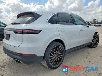 Trzecie zdjęcie samochodu z tyłu: 2023 PORSCHE CAYENNE BASE VIN:WP1AA2AY6PDA06517 - miniatura