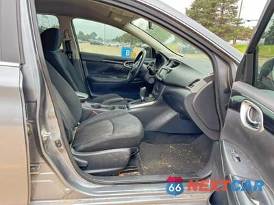 Piąte zdjęcie samochodu w środku: 2019 NISSAN SENTRA SV VIN:3N1AB7AP4KY447025 - miniatura