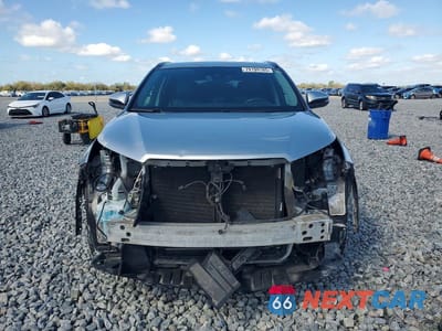 Piąte zdjęcie samochodu w środku: 2017 TOYOTA HIGHLANDER SE VIN:5TDKZRFH2HS520581 - miniatura