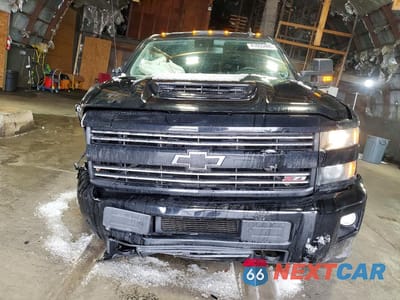 Piąte zdjęcie samochodu w środku: 2017 CHEVROLET SILVERADO K2500 HEAVY DUTY LTZ VIN:1GC1KWEY6HF238413 - miniatura