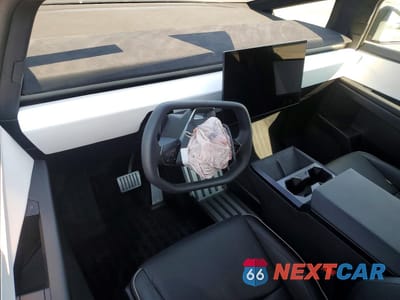 Zdjęcie 8 z 14 samochodu: 2024 TESLA CYBERTRUCK VIN:7G2CEHEE3RA003761 - miniatura