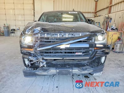 Piąte zdjęcie samochodu w środku: 2017 CHEVROLET SILVERADO K1500 LT VIN:3GCUKREC7HG516785 - miniatura