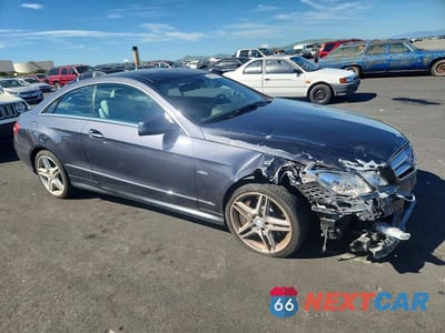 Czwarte zdjęcie samochodu z boku: 2012 MERCEDES-BENZ E 550 VIN:WDDKJ7DB3CF177143 - miniatura