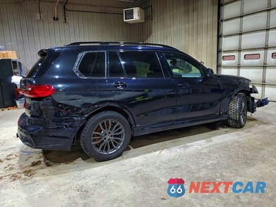 Trzecie zdjęcie samochodu z tyłu: 2022 BMW X7 XDRIVE40I VIN:5UXCW2C0XN9L60946 - miniatura
