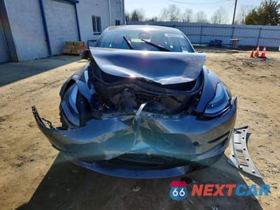 Piąte zdjęcie samochodu w środku: 2023 TESLA MODEL 3 VIN:5YJ3E1EAXPF692494 - miniatura