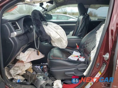 Zdjęcie 7 z 13 samochodu: 2019 TOYOTA HIGHLANDER LE VIN:5TDZARFH8KS053504 - miniatura