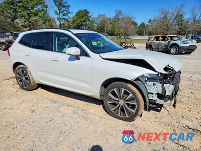 Czwarte zdjęcie samochodu z boku: 2022 VOLVO XC60 B5 MOMENTUM VIN:YV4L12DK0N1946731 - miniatura