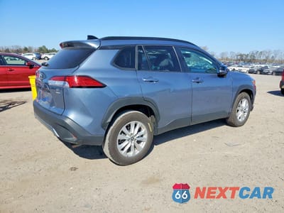 Trzecie zdjęcie samochodu z tyłu: 2025 TOYOTA COROLLA CROSS LE VIN:7MUBAABG2SV127084 - miniatura