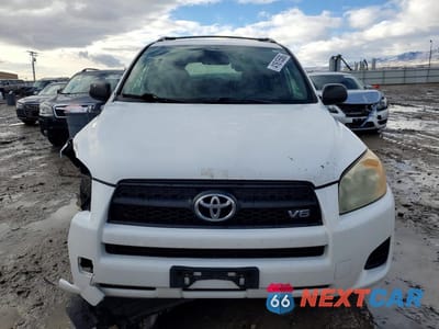 Piąte zdjęcie samochodu w środku: 2010 TOYOTA RAV4 BASE VIN:JTMBK4DV9AD011136 - miniatura