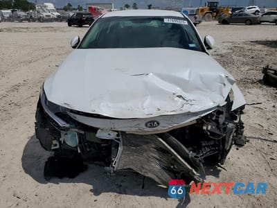 Piąte zdjęcie samochodu w środku: 2018 KIA OPTIMA LX VIN:5XXGT4L35JG208748 - miniatura