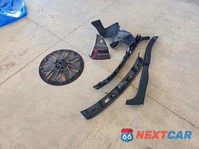 Zdjęcie 12 z 13 samochodu: 2024 TESLA MODEL Y VIN:7SAYGDED5RF096775 - miniatura