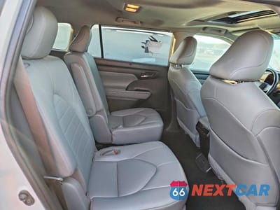 Zdjęcie 11 z 12 samochodu: 2020 TOYOTA HIGHLANDER XLE VIN:5TDGZRAH8LS018860 - miniatura