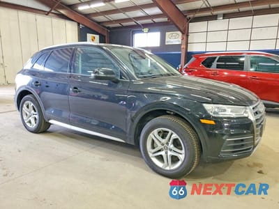 Czwarte zdjęcie samochodu z boku: 2018 AUDI Q5 PREMIUM VIN:WA1ANAFY8J2178733 - miniatura