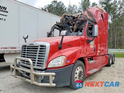 Drugie zdjęcie samochodu z przodu: 2015 FREIGHTLINER CASCADIA SEMI TRUCK VIN:3AKJGLD65FSGA4985 - miniatura