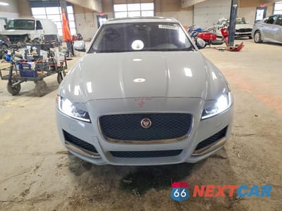 Piąte zdjęcie samochodu w środku: 2017 JAGUAR XF PREMIUM VIN:SAJBJ4BV5HCY41328 - miniatura
