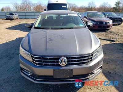 Piąte zdjęcie samochodu w środku: 2016 VOLKSWAGEN PASSAT SE VIN:1VWBT7A39GC067395 - miniatura