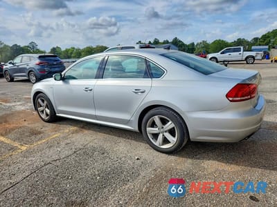 Drugie zdjęcie samochodu z przodu: 2015 VOLKSWAGEN PASSAT S VIN:1VWAS7A36FC095331 - miniatura