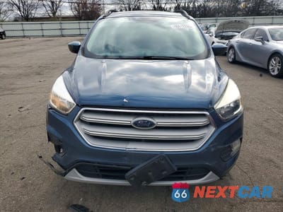 Piąte zdjęcie samochodu w środku: 2018 FORD ESCAPE SE VIN:1FMCU9GD9JUB08783 - miniatura