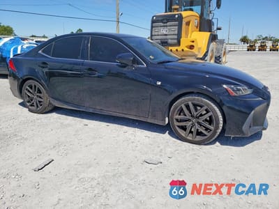 Czwarte zdjęcie samochodu z boku: 2020 LEXUS IS 300 BASE VIN:JTHGA1D20L5106404 - miniatura