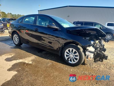 Czwarte zdjęcie samochodu z boku: 2024 KIA FORTE LX VIN:3KPF24AD4RE711203 - miniatura