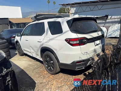 Trzecie zdjęcie samochodu z tyłu: 2025 HONDA PILOT TOURING VIN:5FNYG1H78SB064992 - miniatura