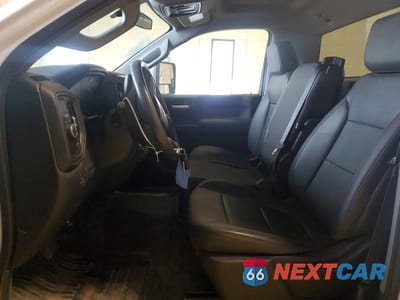 Zdjęcie 7 z 11 samochodu: 2022 CHEVROLET SILVERADO HD TRUCK CAB AND CHASSIS VIN:1GB3WRE74NF187693 - miniatura