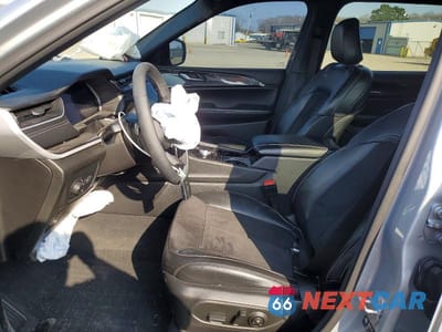 Zdjęcie 7 z 11 samochodu: 2023 JEEP GRAND CHEROKEE L LAREDO VIN:1C4RJKAG8P8744680 - miniatura