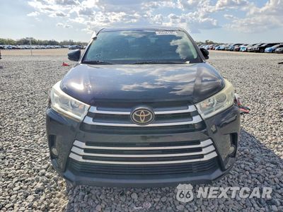 Piąte zdjęcie samochodu w środku: 2018 TOYOTA HIGHLANDER LE PLUS VIN:5TDZZRFH1JS240252 - miniatura