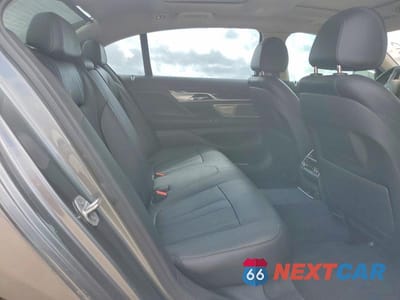 Zdjęcie 10 z 11 samochodu: 2017 BMW 740 I VIN:WBA7E2C5XHG740075 - miniatura