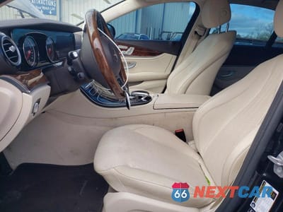 Zdjęcie 7 z 12 samochodu: 2018 MERCEDES-BENZ E 300 VIN:WDDZF4JB9JA350127 - miniatura