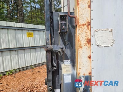 Zdjęcie 10 z 14 samochodu: 1998 ISUZU NPR BOX TRUCK VIN:4KLB4B1R5WJ001895 - miniatura