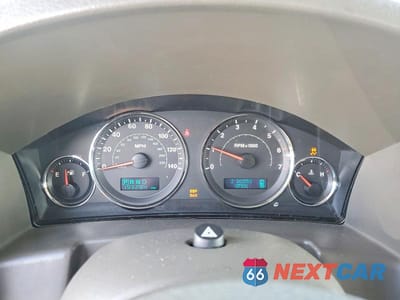 Zdjęcie 9 z 12 samochodu: 2006 JEEP COMMANDER LIMITED VIN:1J8HH58N36C349355 - miniatura