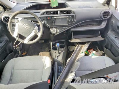Zdjęcie 8 z 11 samochodu: 2017 TOYOTA PRIUS C VIN:JTDKDTB32H1591637 - miniatura